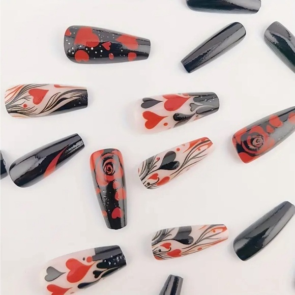 Red & Black Heart Fake Press On Nails NWT - Picture 2 of 8